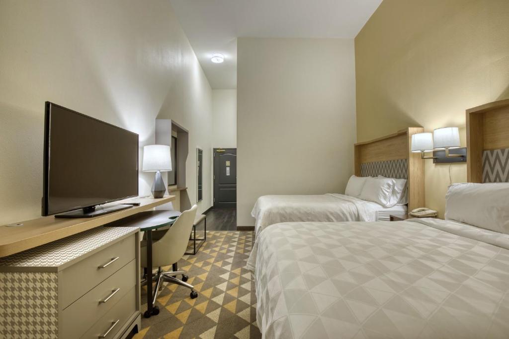 Holiday Inn Hotel & Suites Madison West, an IHG Hotel - 