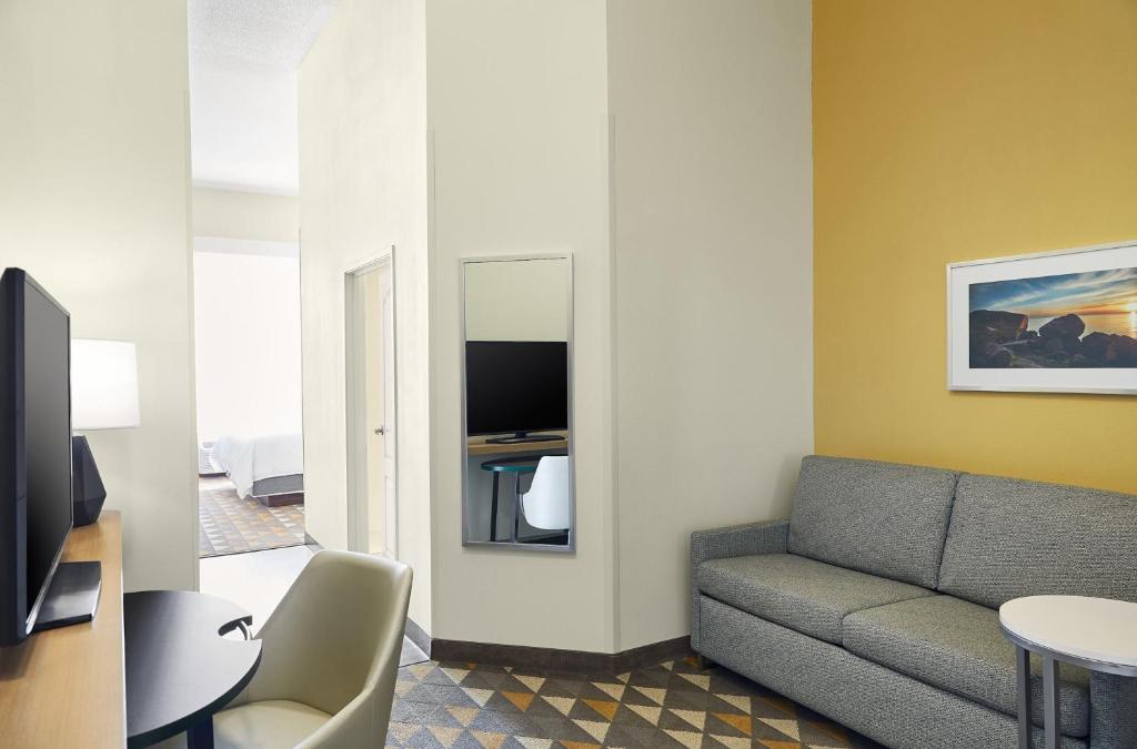 Holiday Inn Hotel & Suites Madison West, an IHG Hotel - 