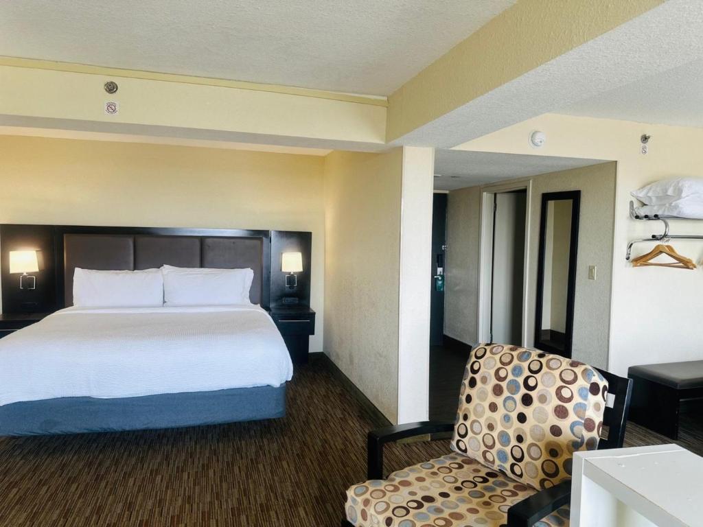 Krevet ili kreveti u jedinici u objektu Holiday Inn Miami International Airport by IHG