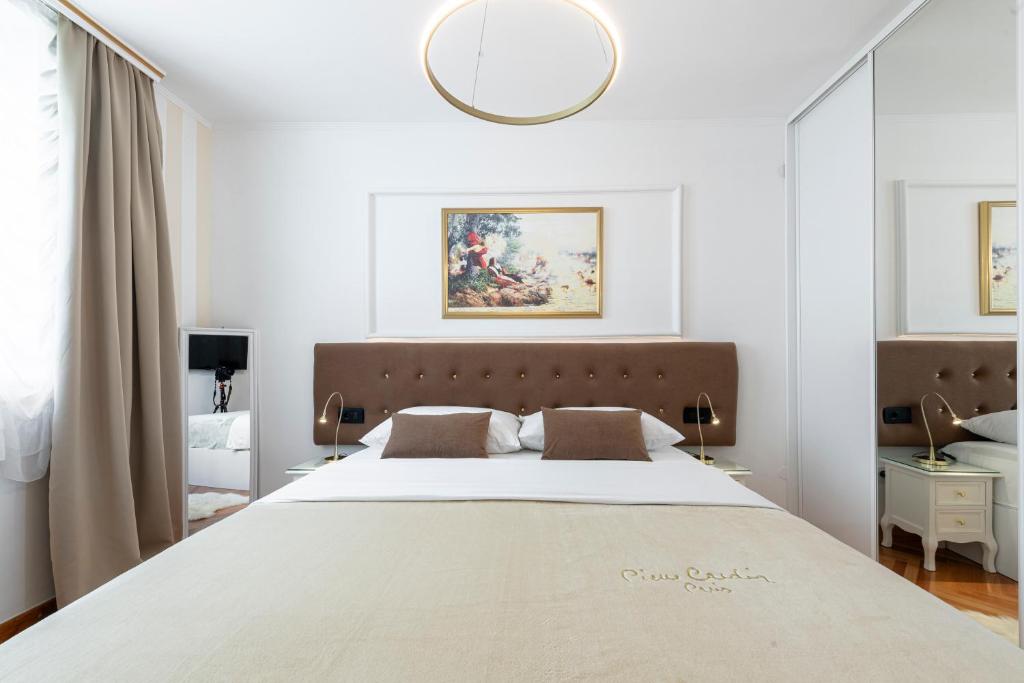 Apartment One , sea view , free parking - 14