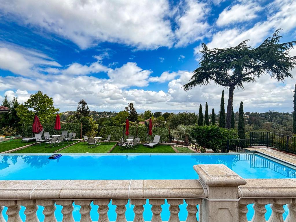 5BR Luxury with KTV, Pool, View, Near Stanford, Los Altos Hills ...