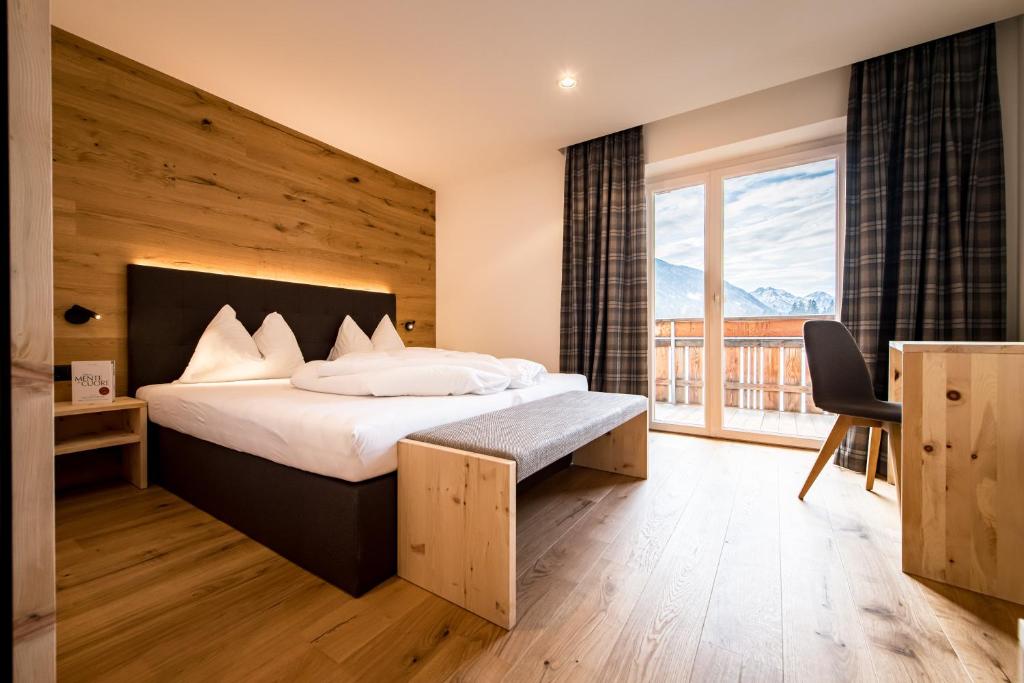 Postel nebo postele na pokoji v ubytování Hotel Antholzerhof