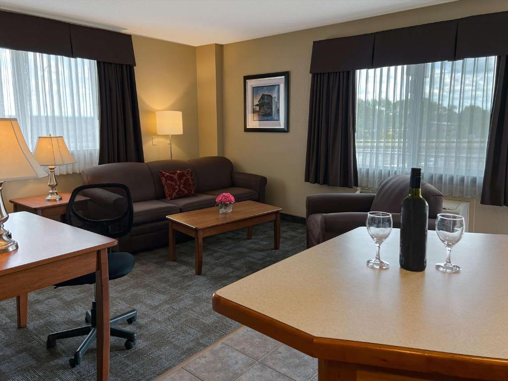Posezení v ubytování Coast Swift Current Hotel