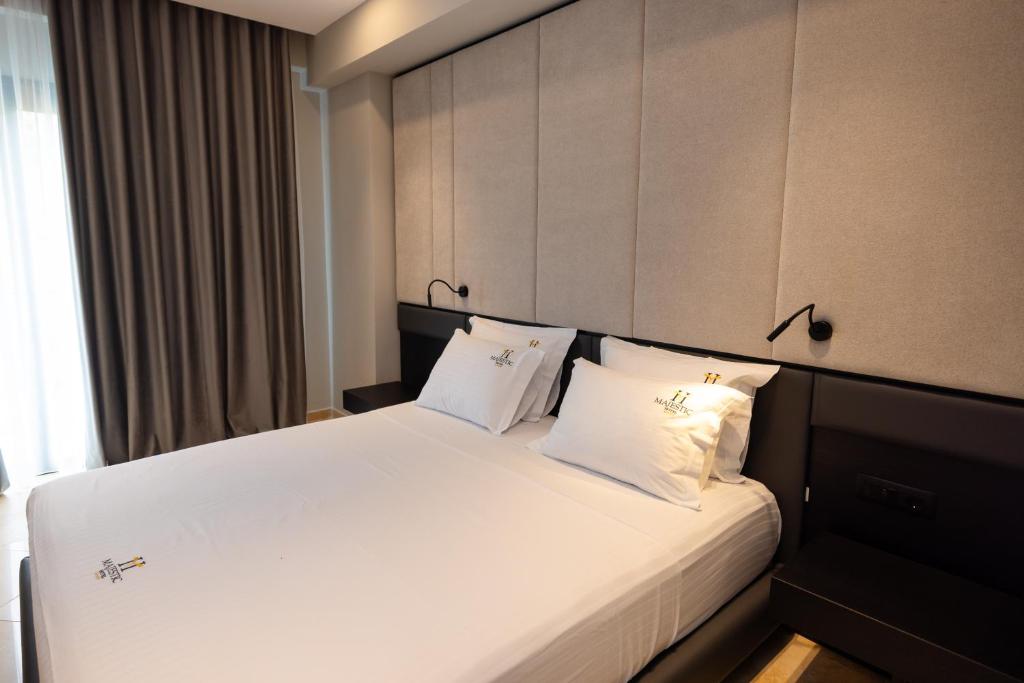 Postel nebo postele na pokoji v ubytování Hotel Majestic