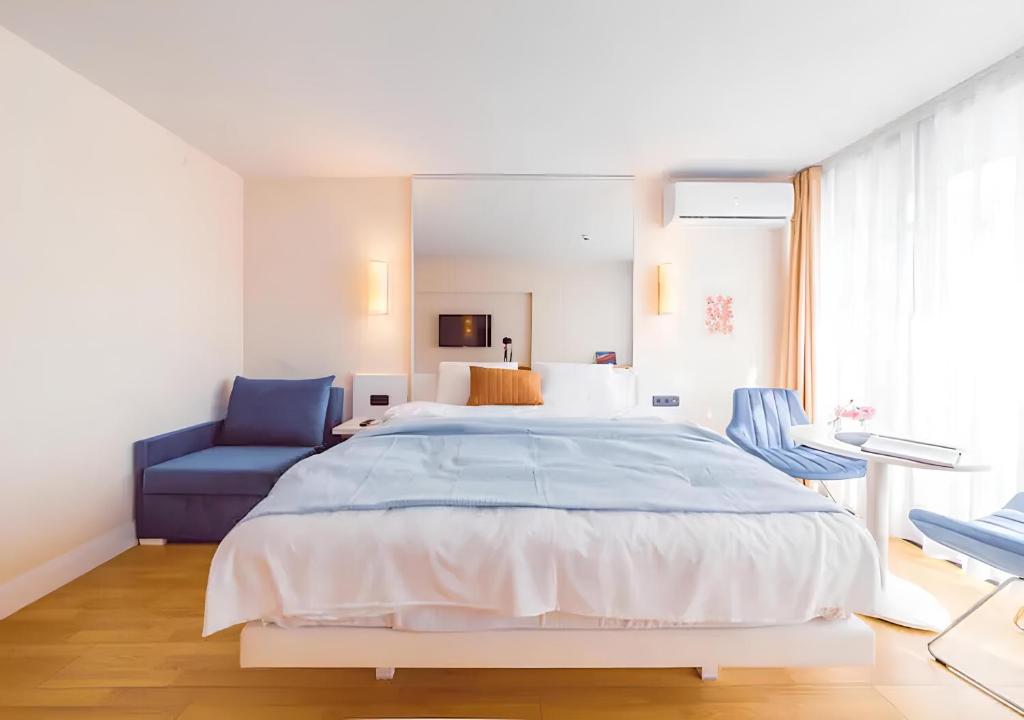 Postel nebo postele na pokoji v ubytování New Orbi City Suite