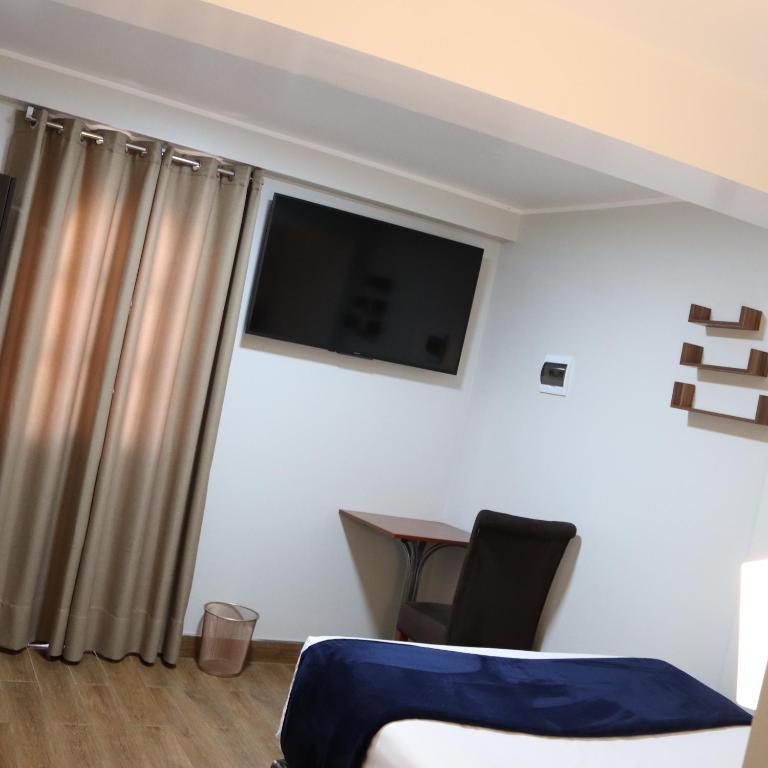 TV a/nebo společenská místnost v ubytování Hotel 13 INKAS