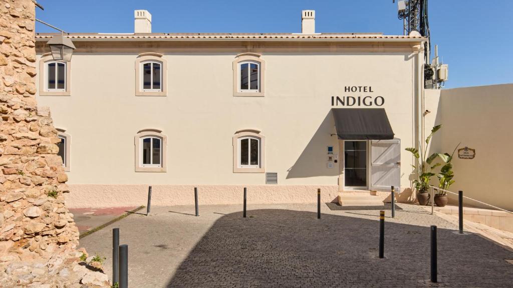 a white building with a sign that reads hotel indo at Hotel Indigo Albufeira by IHG in Albufeira