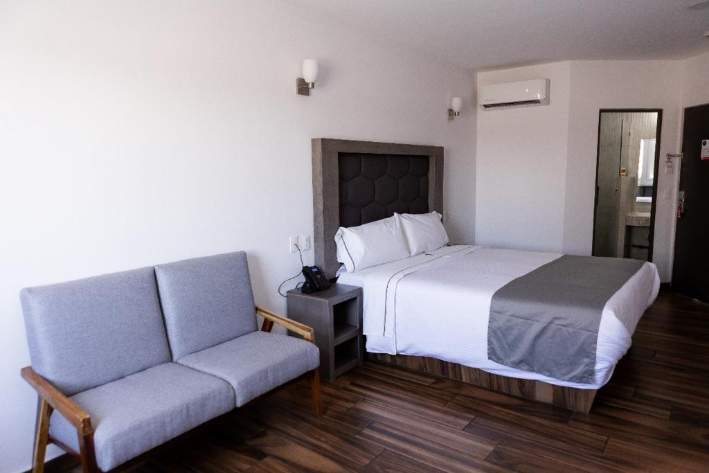 Hotel Bugari Aeropuerto Guadalajara - Superior Zimmer Mit Kingsize-Bett