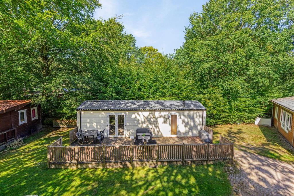 ErmにあるChalet Ermerstrandの庭中小屋