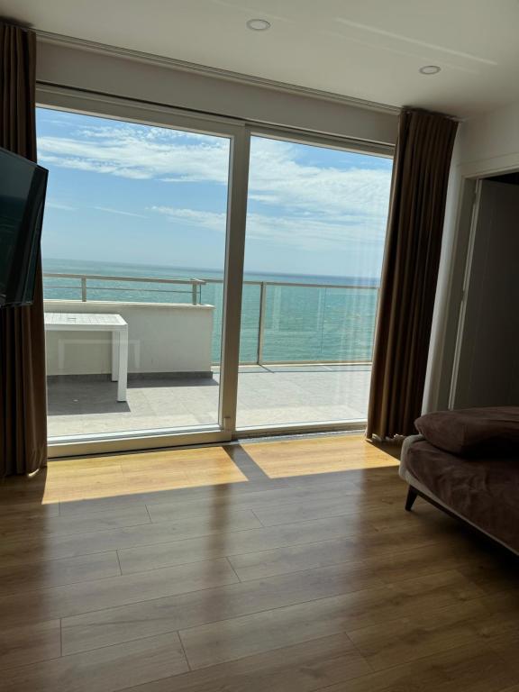 Nespecifikovaný výhled na moře nebo výhled na moře při pohledu z hotelu