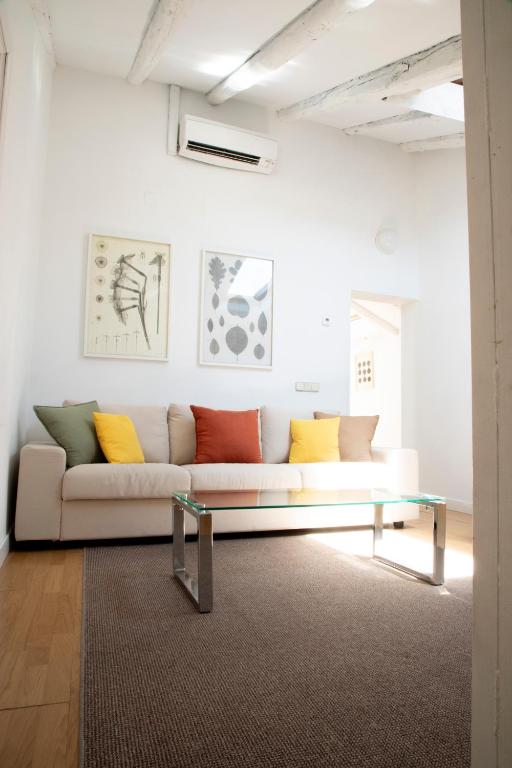 A seating area at ÁTICO CENTRO HISTÓRICO MADRID
