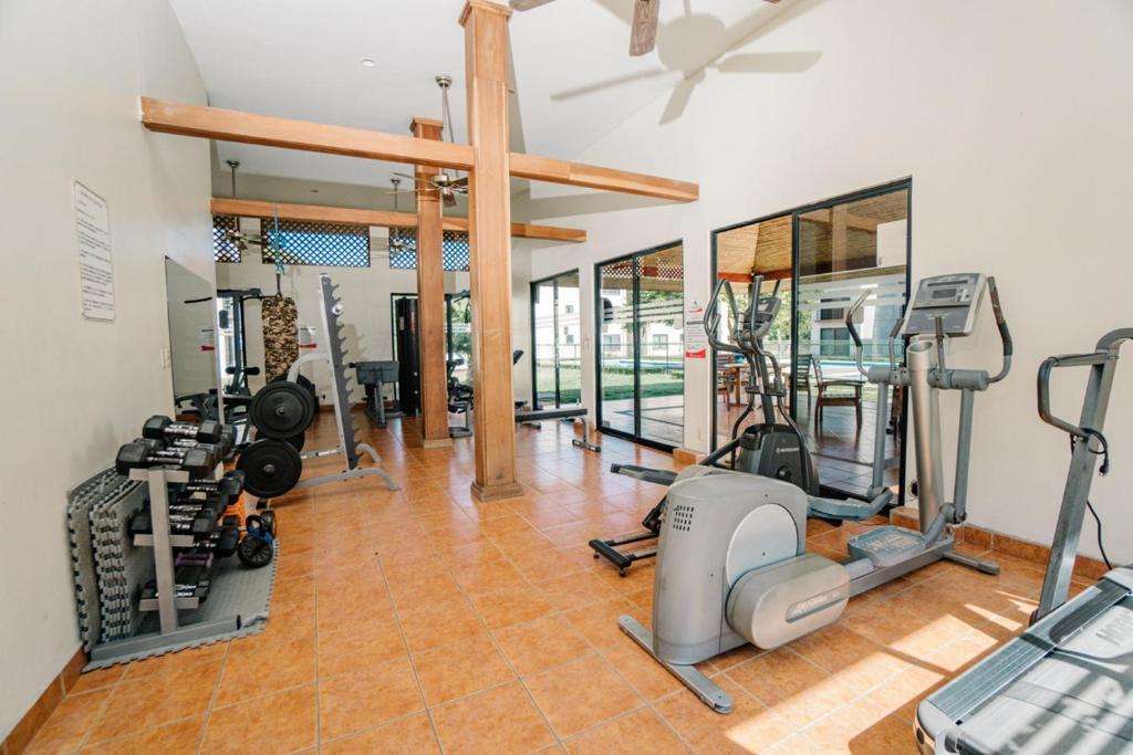 Fitness centrum a/nebo fitness zařízení v ubytování Apartamento Ganesha Liberia