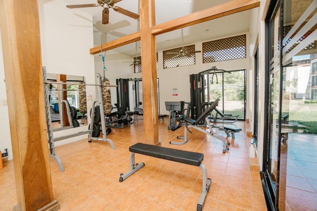 Fitness centrum a/nebo fitness zařízení v ubytování Apartamento Ganesha Liberia