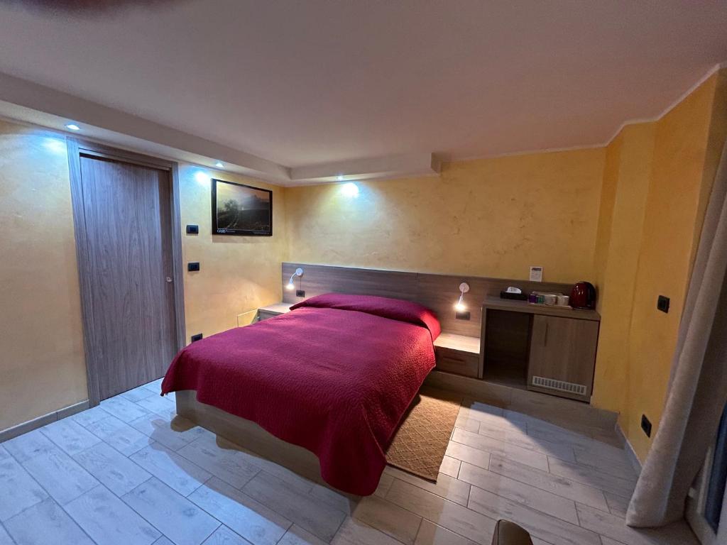 Postel nebo postele na pokoji v ubytování B&B La fontana nelle Langhe