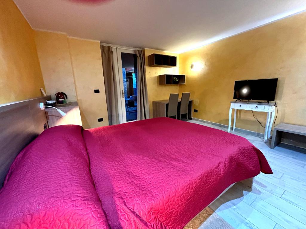 TV a/nebo společenská místnost v ubytování B&B La fontana nelle Langhe