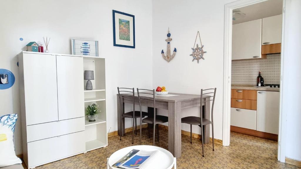 Foto dalla galleria di Appartamento sole, mare & giardino a Loano