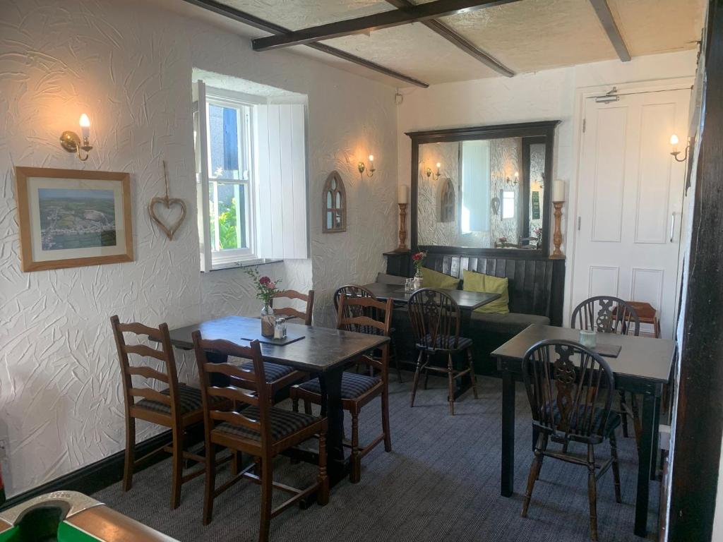 a dining room with a table and chairs at The Chisel Coach House at The Bettle and Chisel in Delabole