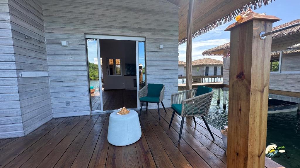 Balkón nebo terasa v ubytování CoralBay Bungalows Solarte