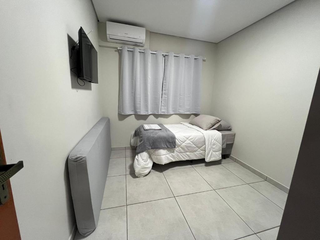 Ένα ή περισσότερα κρεβάτια σε δωμάτιο στο Apartamento próximo avenida da Semi Jóia
