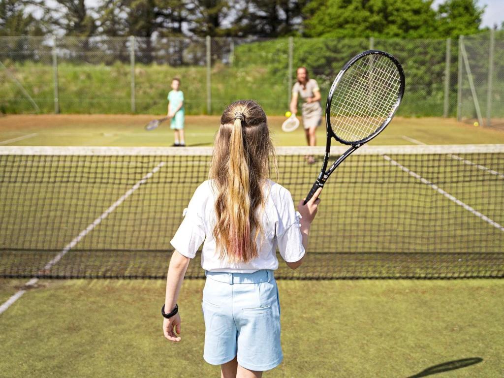 Tenis a/nebo squash v ubytování 6 person holiday home on a holiday park in Hanstholm nebo okolí