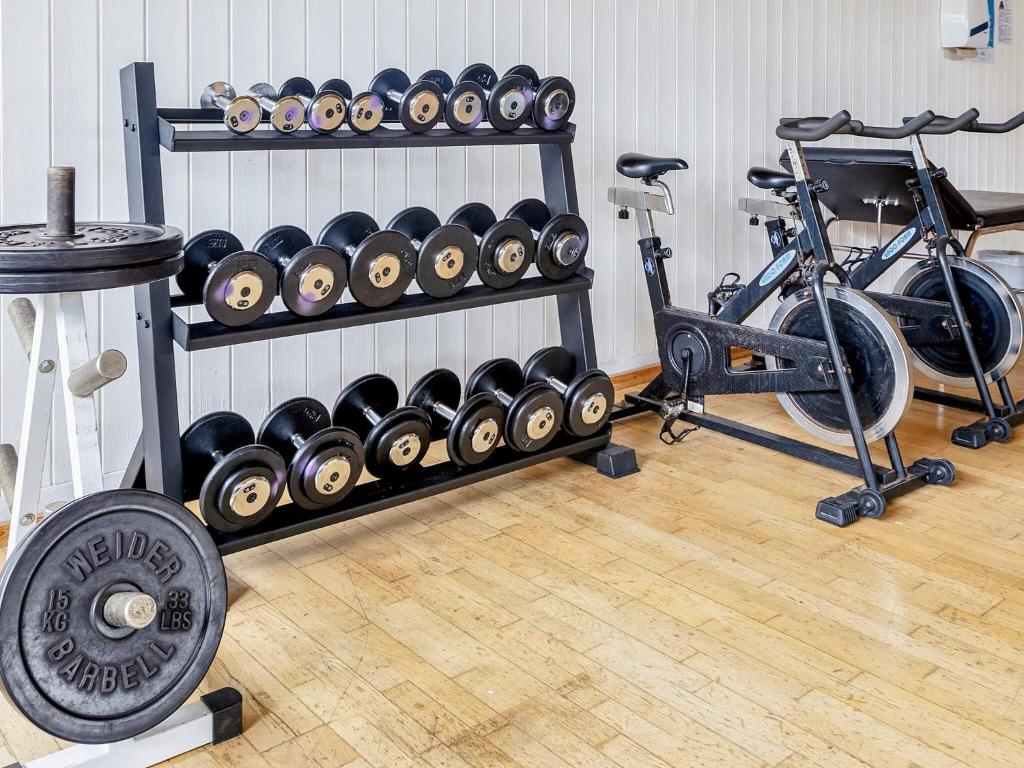 Fitness centrum a/nebo fitness zařízení v ubytování 6 person holiday home on a holiday park in Hanstholm