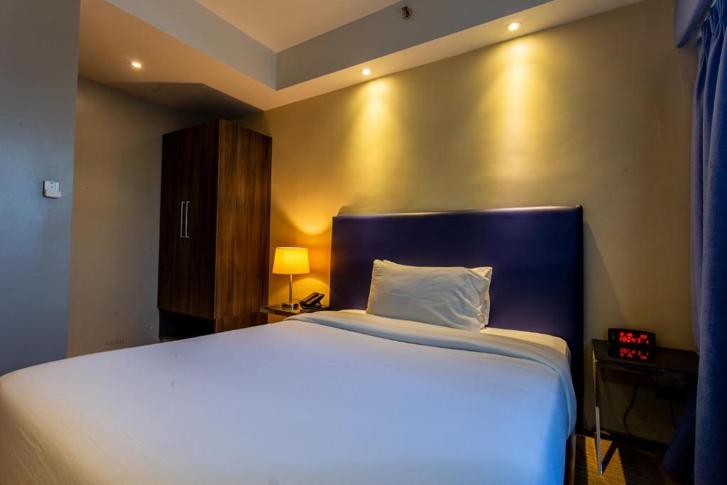 Postel nebo postele na pokoji v ubytování Santorini Hotel