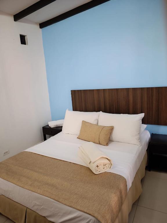 Uma cama ou camas num quarto em Hotel mantarraya