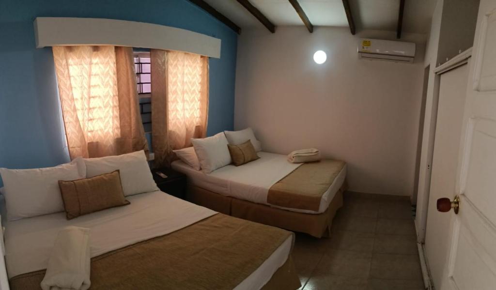 Uma cama ou camas num quarto em Hotel mantarraya