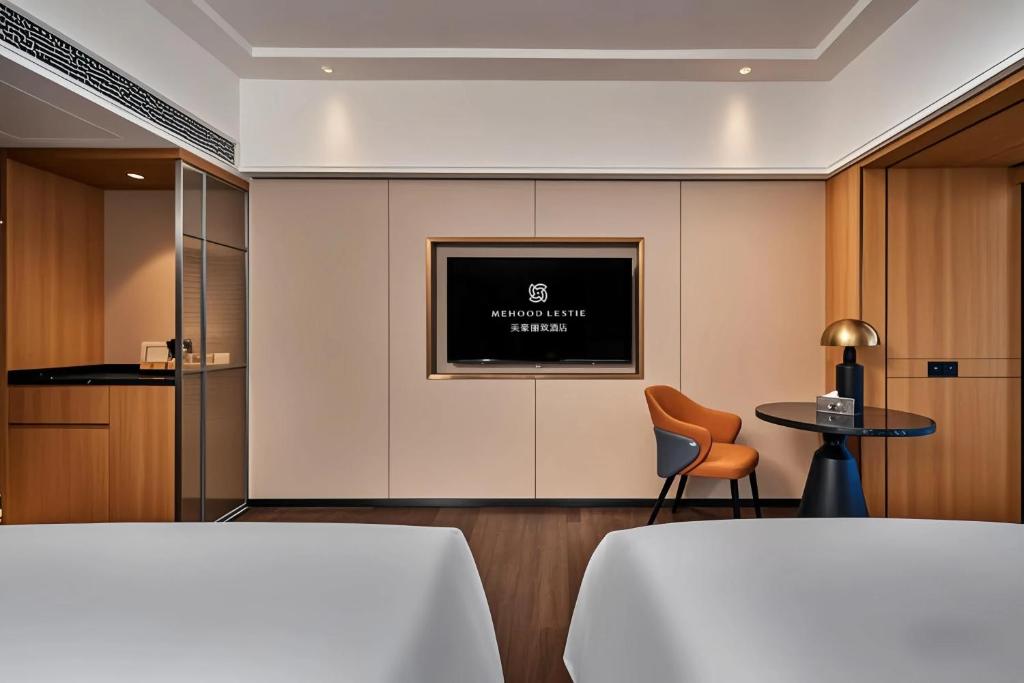 TV a/nebo společenská místnost v ubytování Mehood Lestie Hotel Dongguan Chang'an