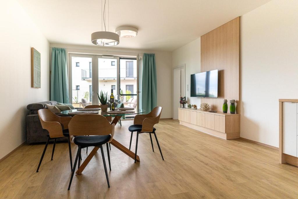 TV a/nebo společenská místnost v ubytování SOLARIS APARTMÁNY Pálava