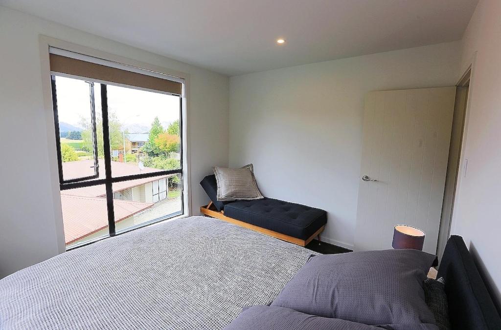 Stunning Mountain Views in Renovated Hamner Home - Resim 12