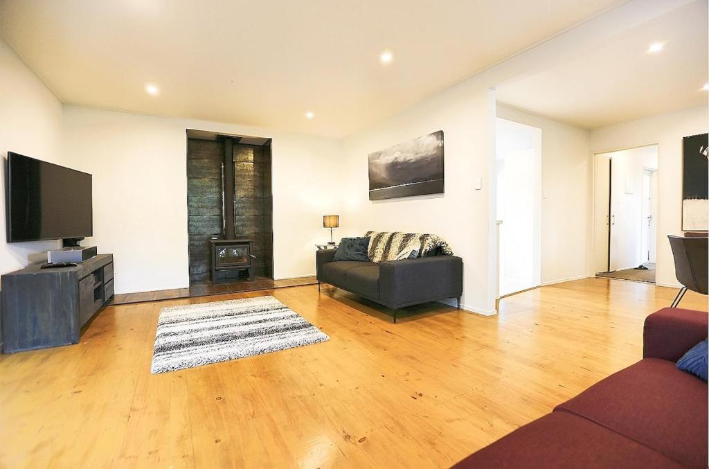 Stunning Mountain Views in Renovated Hamner Home - Resim 5