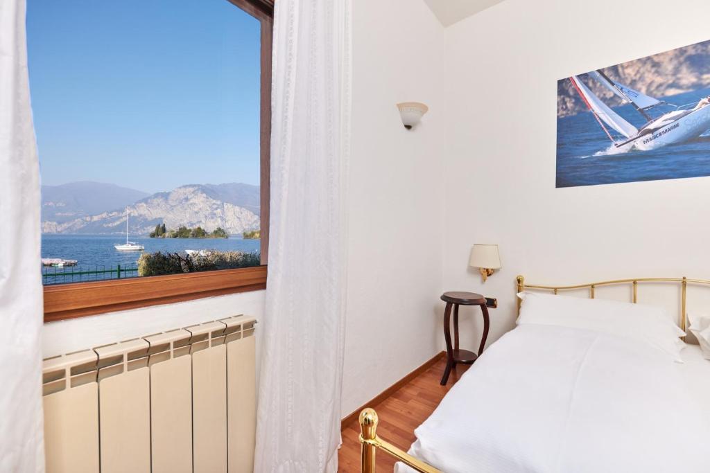 Postel nebo postele na pokoji v ubytování Beach Hotel Rosa