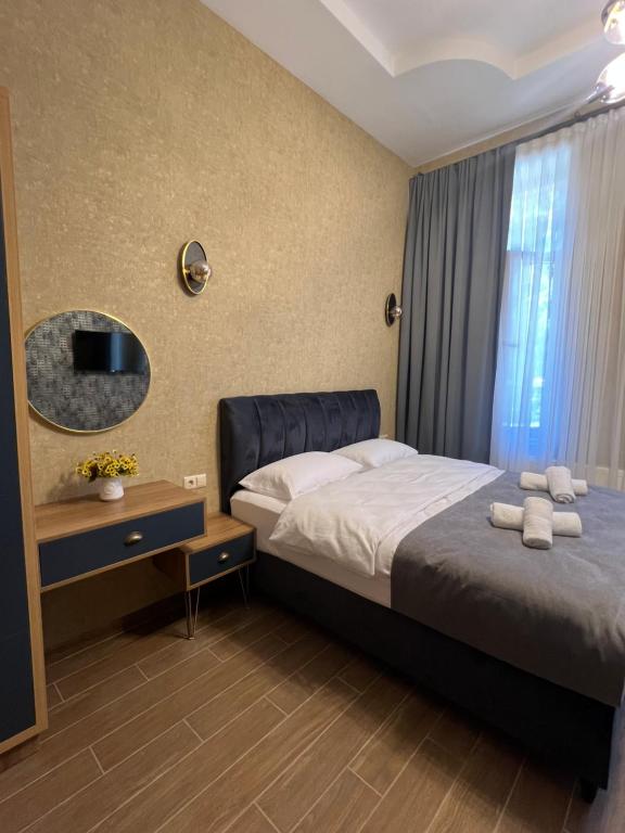 Postel nebo postele na pokoji v ubytování Albatross Luxe Hotel