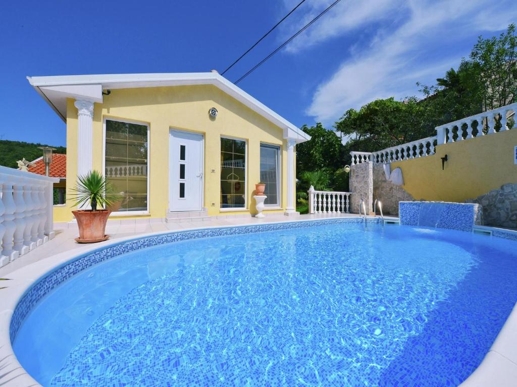 Villa in Ripenda Kras with Pool and Sauna