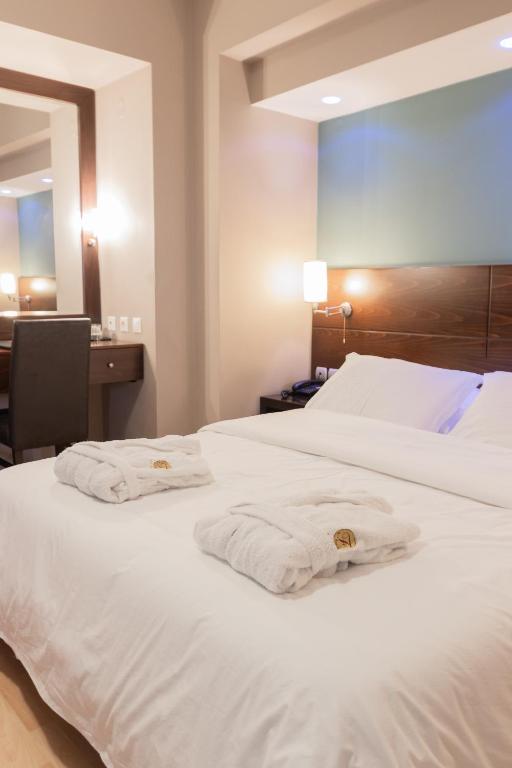 Postel nebo postele na pokoji v ubytování Flisvos Hotel Nafpaktos