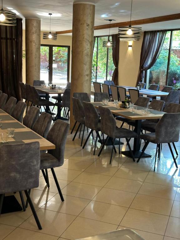 Restaurace v ubytování Hotel Perla