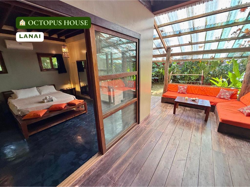 Balkón nebo terasa v ubytování Emerald House Village