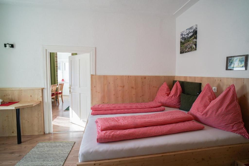 Postel nebo postele na pokoji v ubytování Penznhof