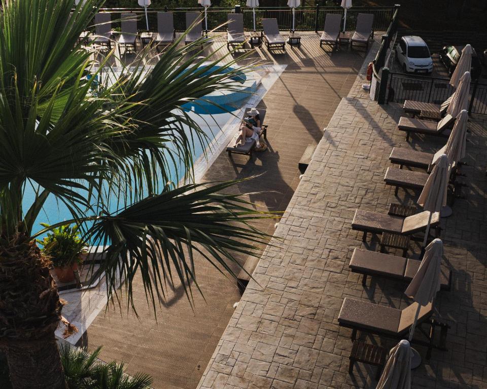Bazén v ubytování Gerakas Belvedere hotel nebo v jeho okolí