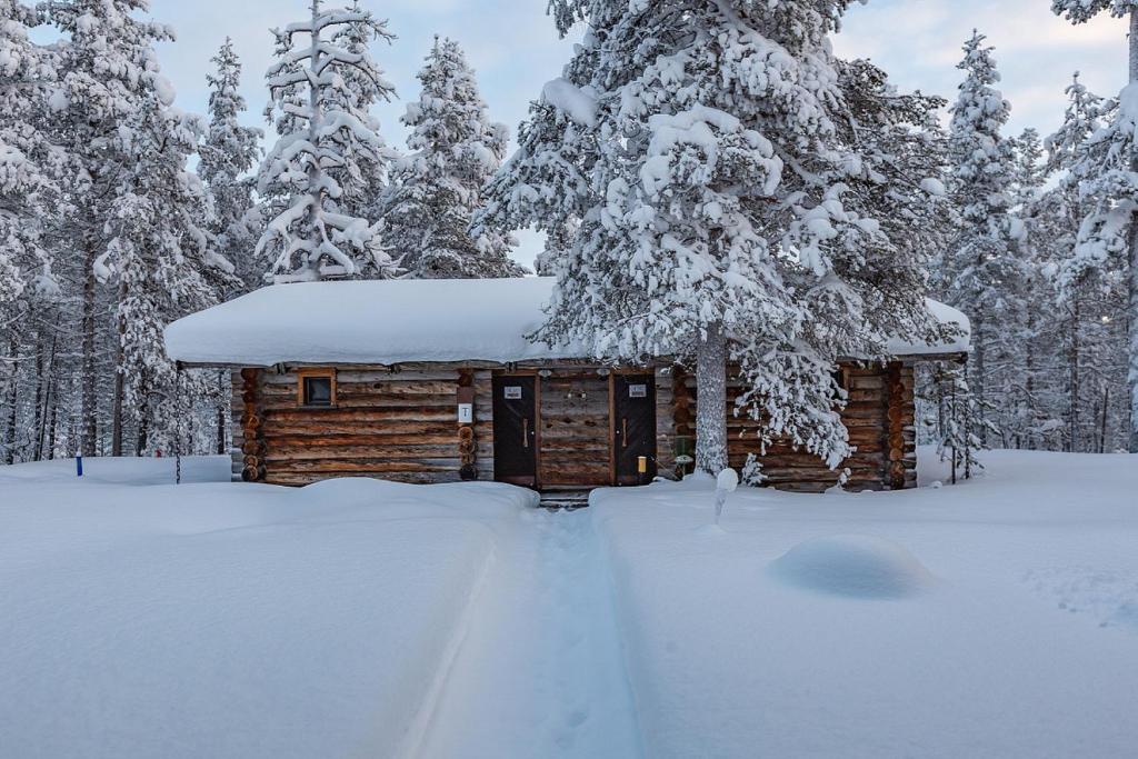 Kuukkeli Log Houses Porakka Inn зимой