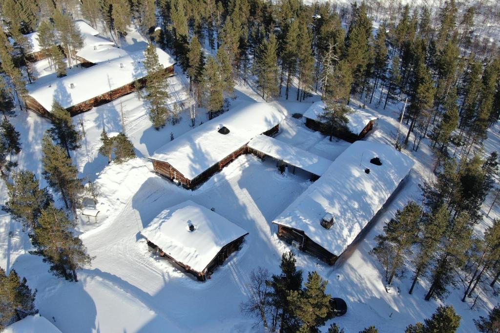 Kuukkeli Log Houses Porakka Inn зимой