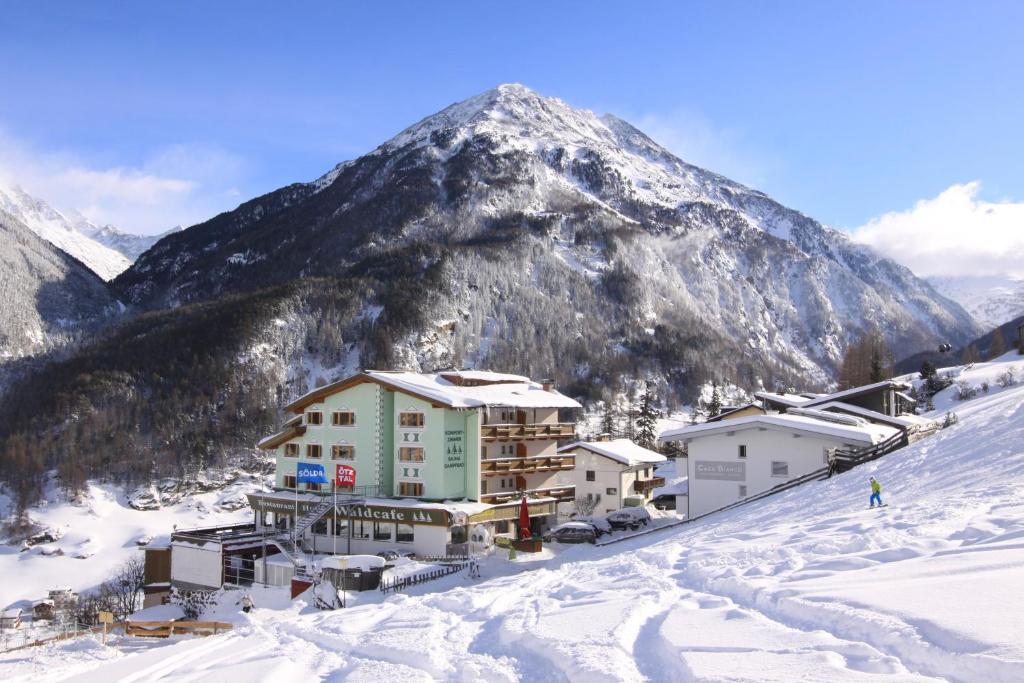 Nespecifikovaný výhled na hory nebo výhled na hory při pohledu z hotelu