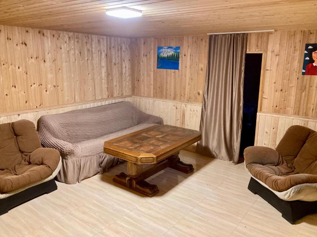 Posezení v ubytování Guesthouse in Surami