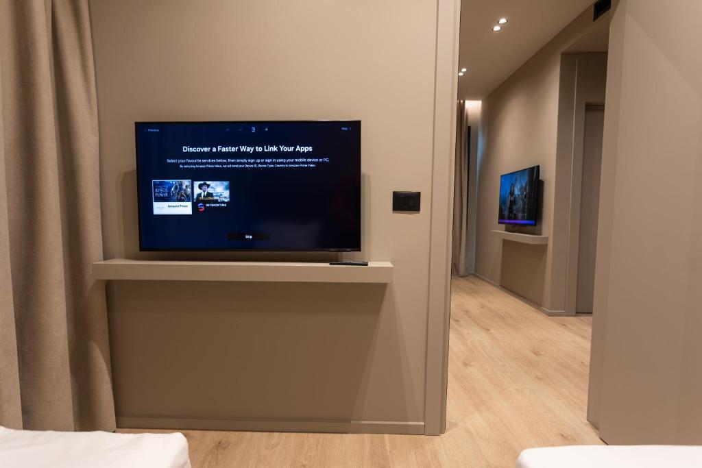 TV a/nebo společenská místnost v ubytování South Inn Hotel