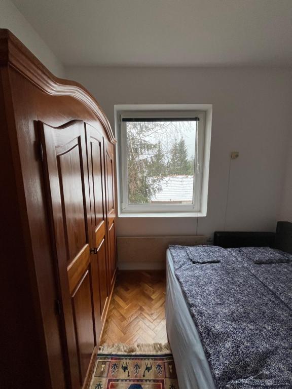 a bedroom with a bed and a window at Čaldov kutak in Čajetina