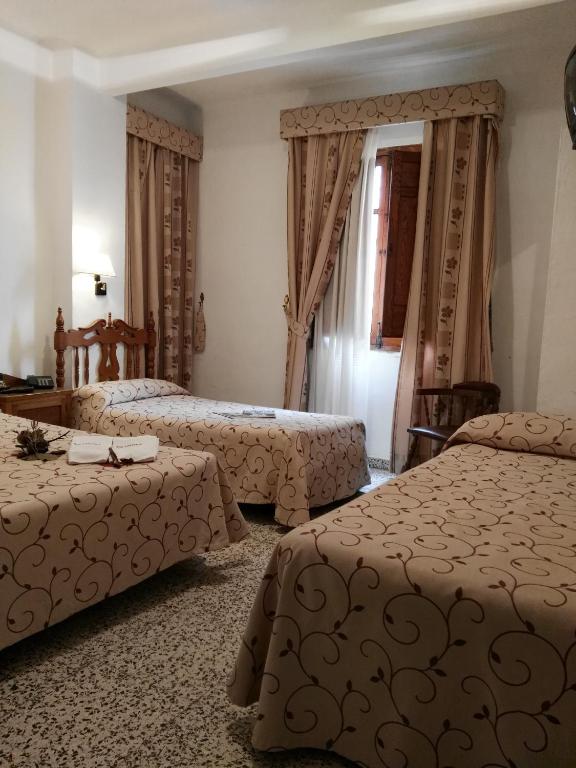 Hotel Lanjaron - Vierbettzimmer – Keine Haustiere