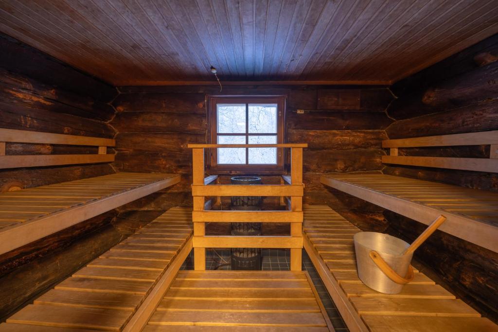 Фотография из галереи Kuukkeli Log Houses Teerenpesä в Саариселькя