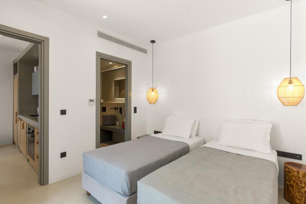 Clementina Paros - 15