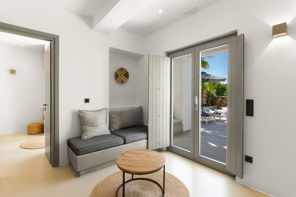 Clementina Paros - 17